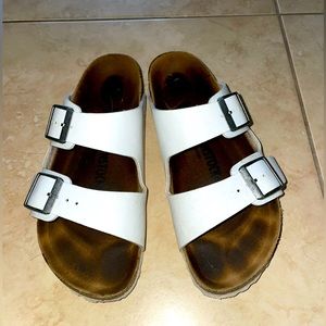 White leather Arizona Birkenstocks